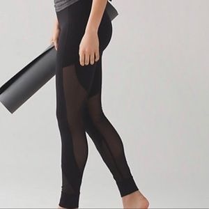 Lululemon High Rise Full Length Leggings with mesh paneling. Size 2